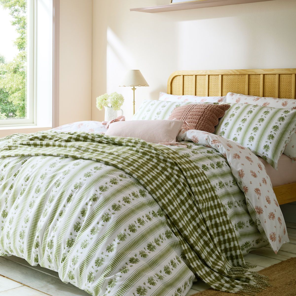 Набір постілі PENSHAM KG 230*220, 50*75 set of-2 (Stripe Sage Pink)